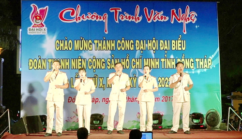 Các tiết mục văn nghệ ca ngợi Tổ quốc, Đảng Cộng sản Việt Nam Quang Vinh, ca ngợi Bác Hồ Kính yêu, quê hương đổi mới, khát vọng của tuổi trẻ